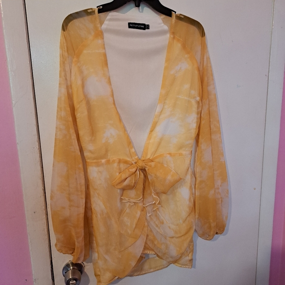 Pretty little thing size 4 Yellow dress - Picture 3 of 4
